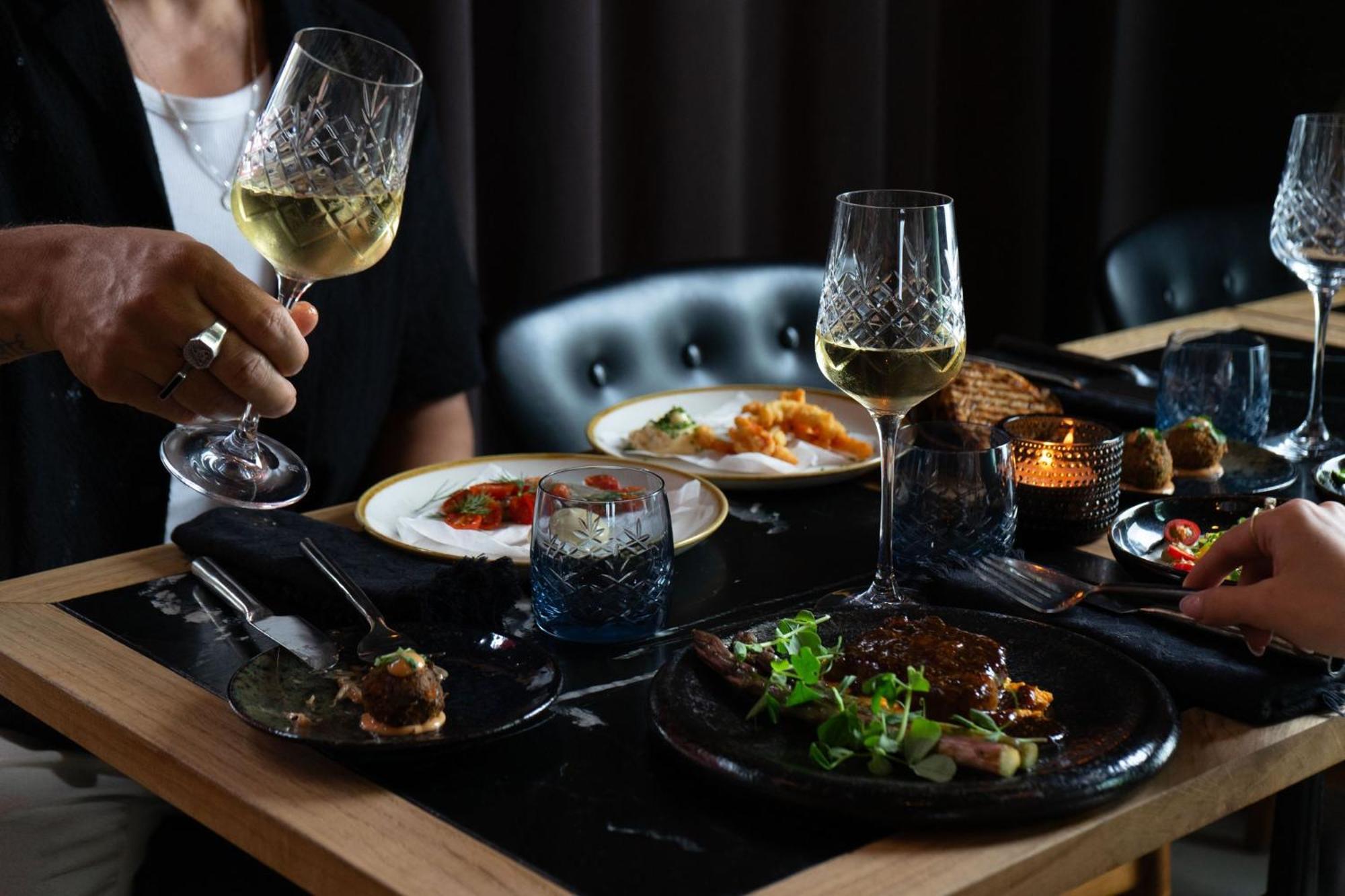 Manon Les Suites Guldsmeden Κοπεγχάγη Εξωτερικό φωτογραφία A selection of tapas