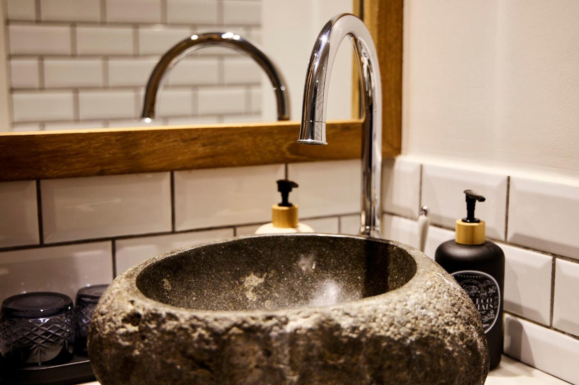 Manon Les Suites Guldsmeden Κοπεγχάγη Εξωτερικό φωτογραφία A stone basin