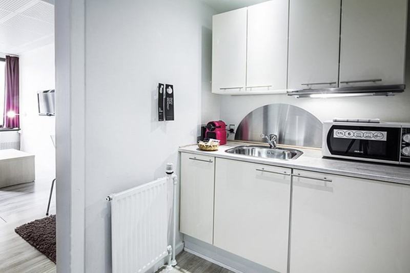 Manon Les Suites Guldsmeden Κοπεγχάγη Εξωτερικό φωτογραφία A typical studio apartment kitchen
