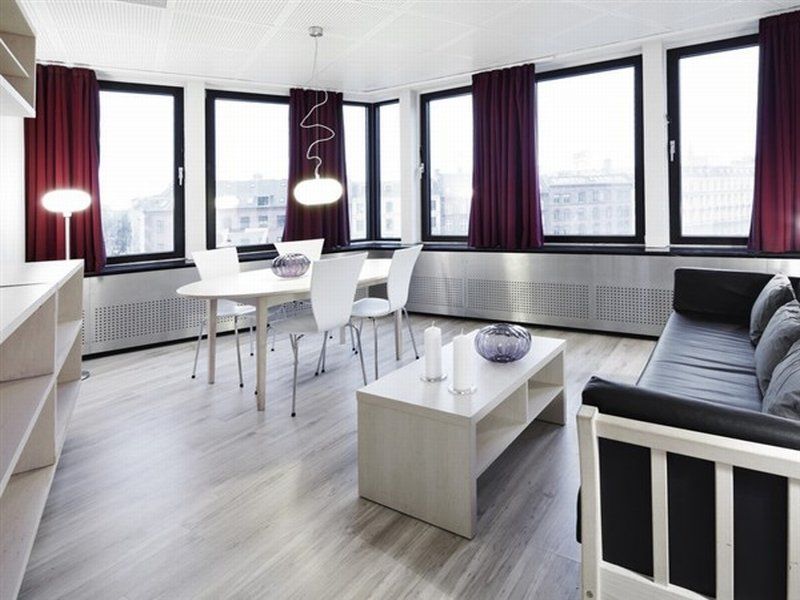 Manon Les Suites Guldsmeden Κοπεγχάγη Εξωτερικό φωτογραφία Interior of a serviced apartment in Berlin, Germany